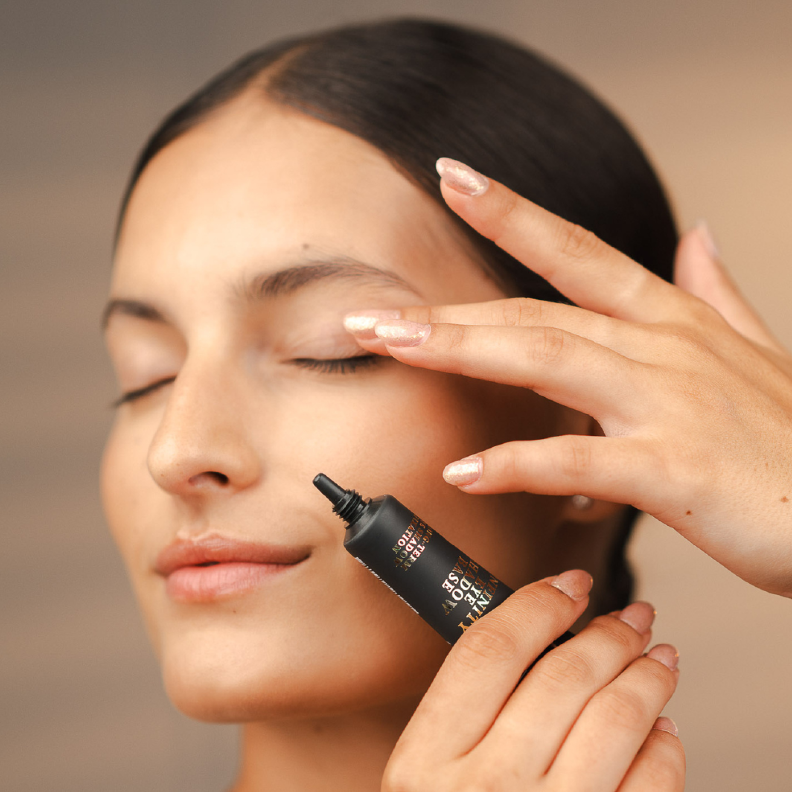 Infinity dlouhotrvající báze pod oční stíny Dermacol - Oficiální e-shop Dermacol (obrázek 3)