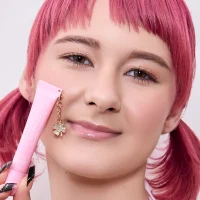 Lip Treat hydratační lesk na rty SPF 15 s přívěskem